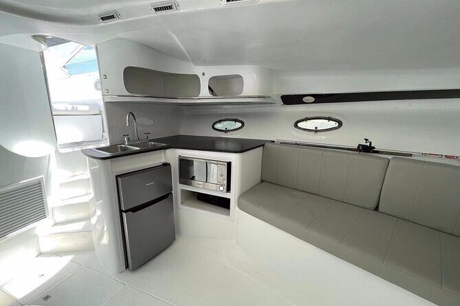 Private Yacht Cancun 42ft up to 8 people - Who Will Enjoy This Tour?