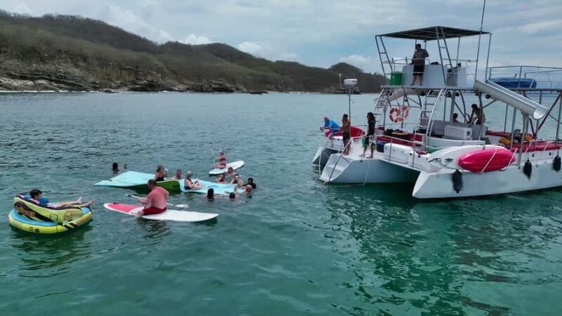 Private Yacht Charter Chica Fun 3 Waterslides all inclusive - Key Points