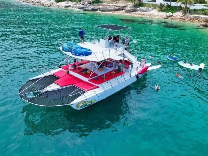 Private Yacht Charter Chica Fun 3 Waterslides all inclusive - What’s Included and What You Can Expect