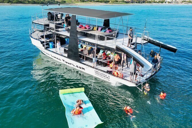 Private Yacht Charter ChicaFUN 2 Waterslides All Inclusive - Key Points