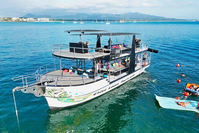 Private Yacht Charter ChicaFUN 2 Waterslides All Inclusive - The Itinerary: What to Expect and How to Maximize Your Day