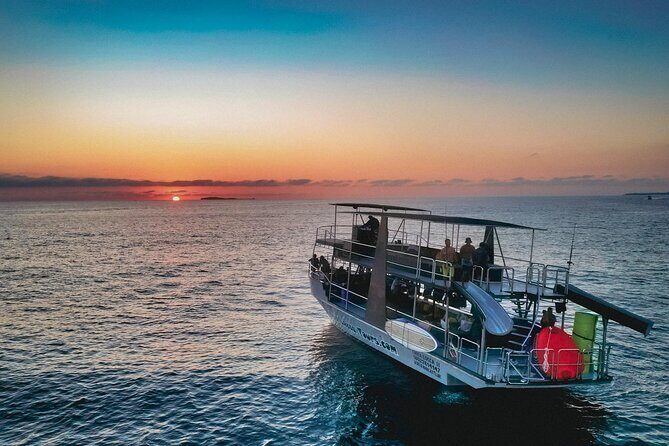 Private Yacht Charter ChicaFUN 2 Waterslides All Inclusive - Frequently Asked Questions