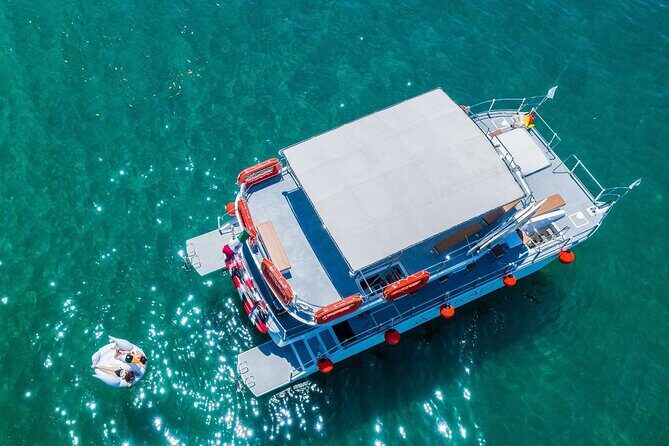 Private Yacht Charter ChicaFUN 5 Waterslides All Inclusive - The Yacht and Its Features