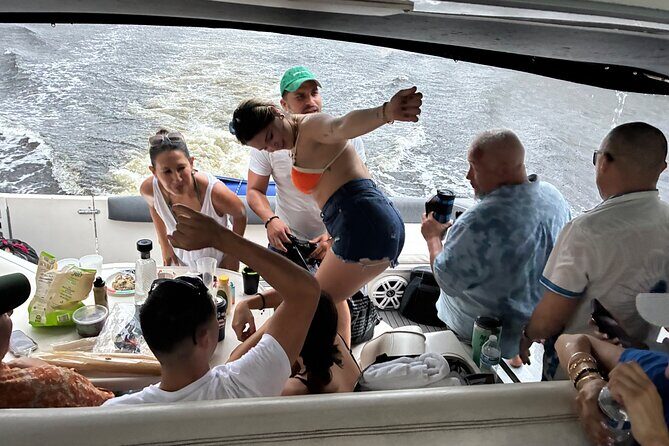 Private Yacht Charter in Miami Sea Ray 500 Sundancer - A Detailed Look at the Yacht Experience