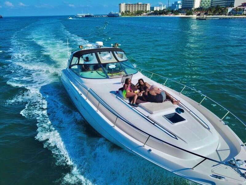 Private yacht in Cancun for maximun 15 people - Who Should Consider This Yacht Tour?