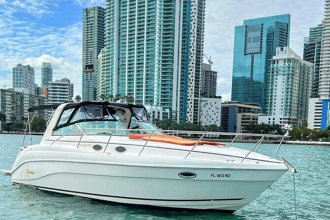 Private Yacht Rental 37 in Miami for 12 People - A Practical Look at the Private Yacht Rental in Miami for 12 People