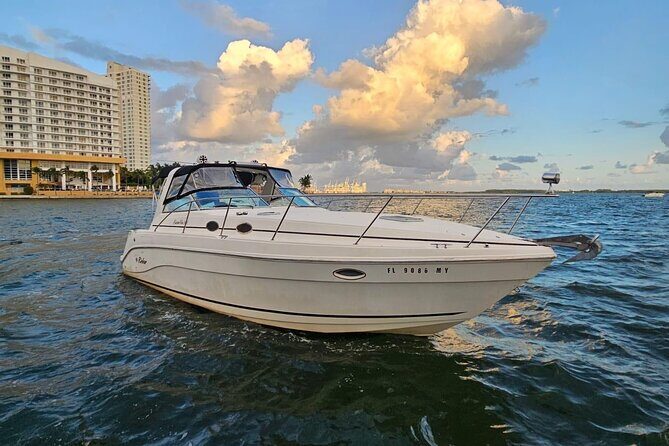 Private Yacht Rental 37 in Miami for 12 People - Key Points
