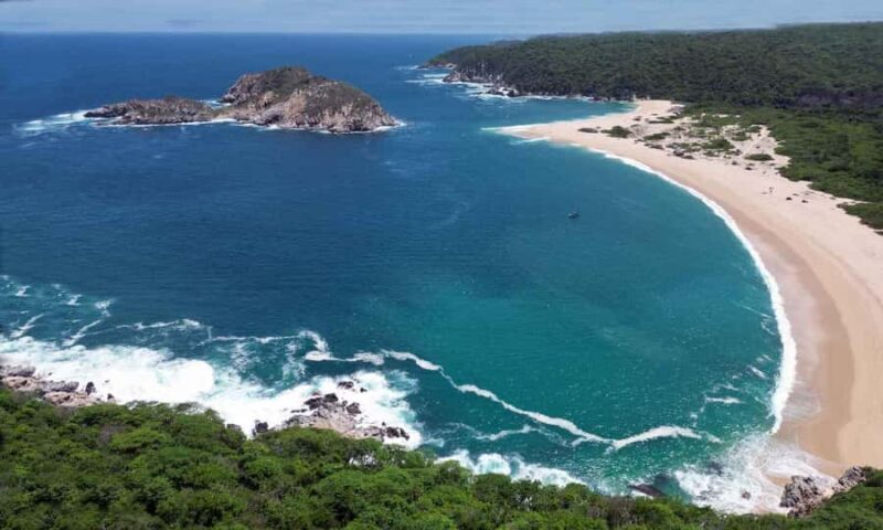 Private yacht tour of the Huatulco Bays - Key Points