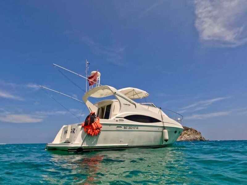 Private yacht tour of the Huatulco Bays - Introduction to the Experience