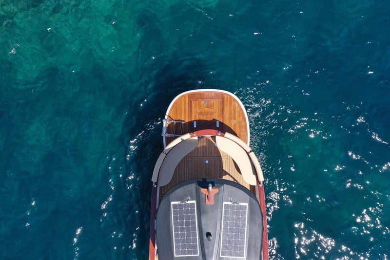 Procida: Complete boat tour of the island with swimming stops and snacks - Snacks and Local Flavors