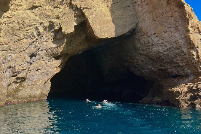 Procida Island Tour by Boat 2h 15m with Swimming and Underwater Photos - FAQ
