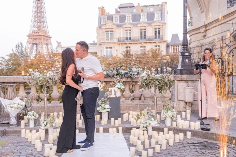 Proposal 'Marry Me' - Big letters - Paris Proposal Planner - FAQ