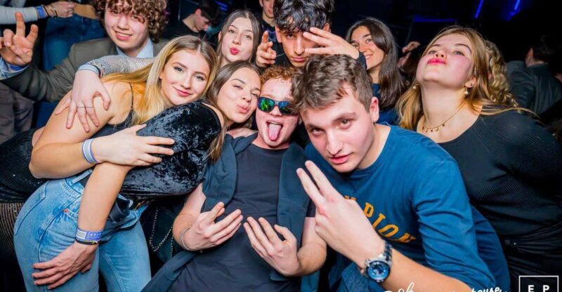 Pub Crawl with Shots and Night Club I Prague - Why the Guides Make a Difference