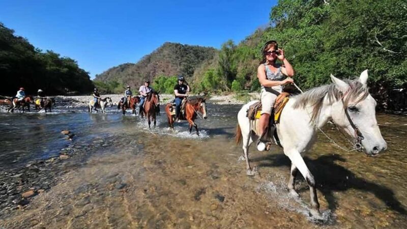 Puerto Escondido: Horseback riding to the Atotonilco hot springs. - Key Points