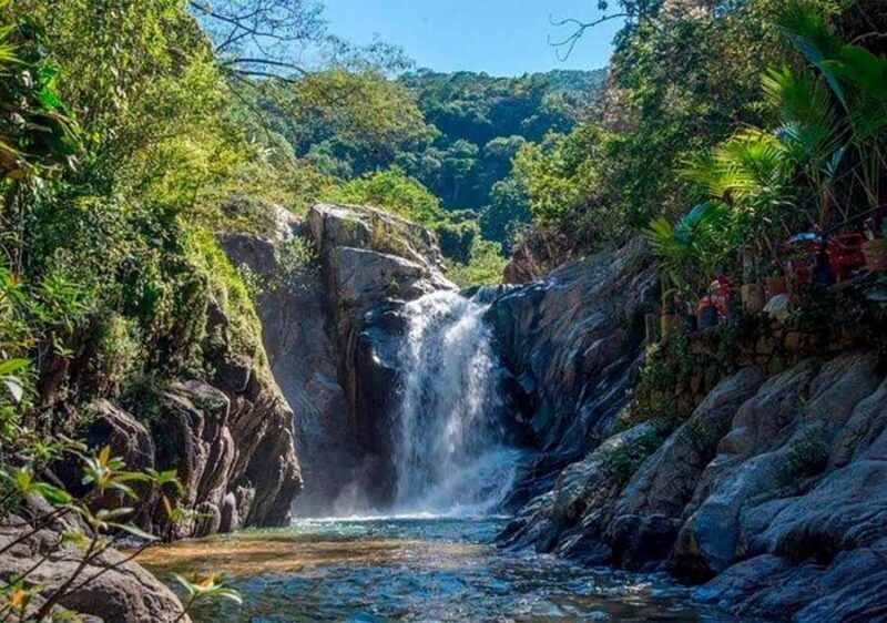 Puerto Vallarta: Arcos, Animas, Quimixto + Open Bar Onboard - Key Points