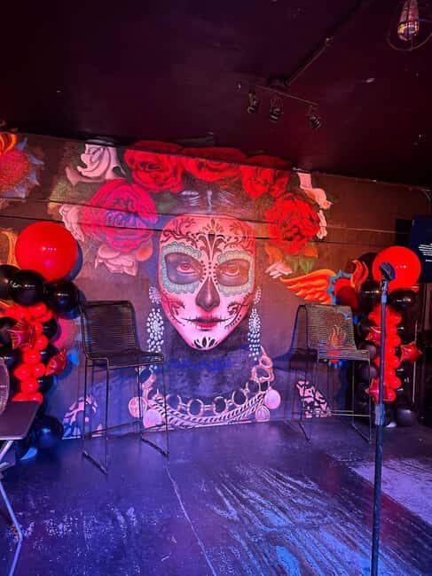 Puerto Vallarta: Cabaret Show with Cocktails & Costumes - FAQ