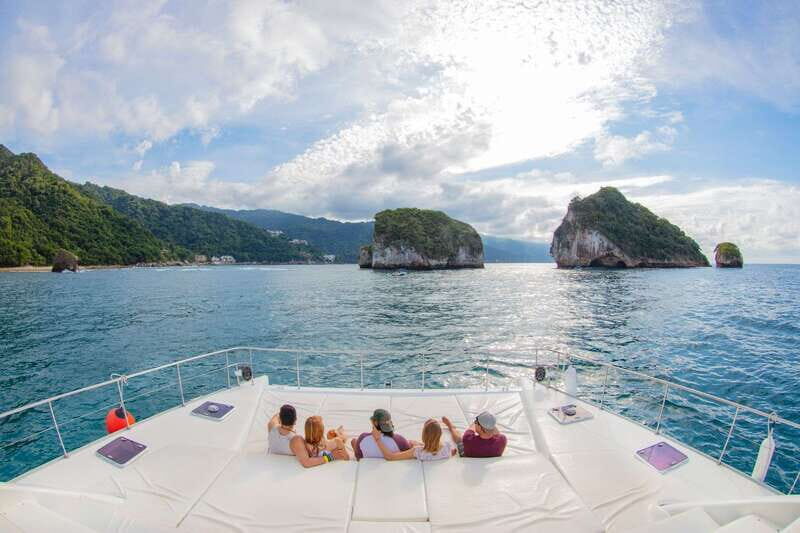 Puerto Vallarta: Luxury Yacht Tour with Lunch and Open Bar - Marine Encounters and Water Activities