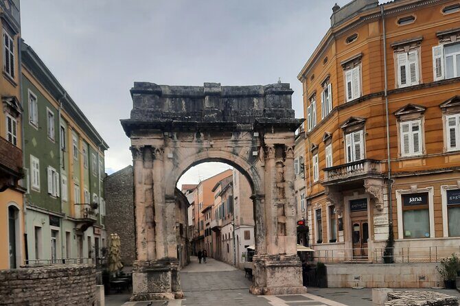 Pula 2 Hour Private Tour in English or Czech Language - An In-Depth Look at the Pula Tour