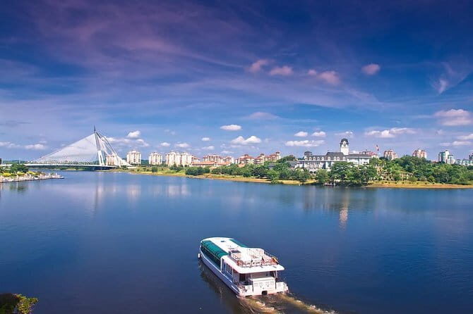 Putrajaya Boat Cruise, with Lunch, Prime Minister Office, Putra and Pink Mosques - Exploring Putrajaya by Water and Land: An In-Depth Review of the Boat Cruise & City Tour