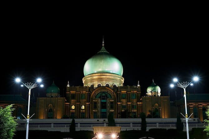 Putrajaya Boat Cruise, with Lunch, Prime Minister Office, Putra and Pink Mosques - Lunch: Tasting Malaysian Flavors