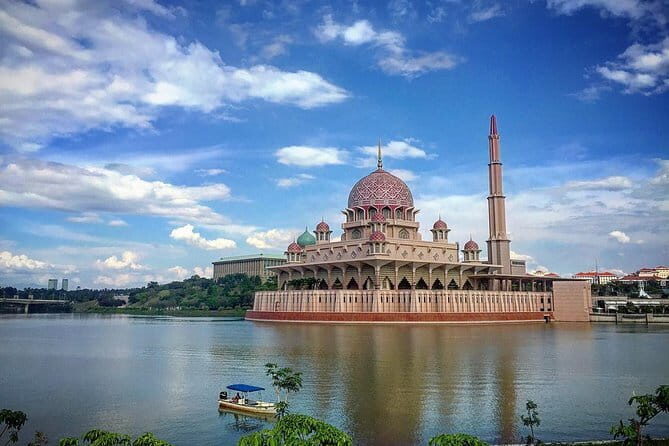 Putrajaya City Tour from Kuala Lumpur with Batu Caves Stopover - Exploring the Itinerary: What You Can Expect