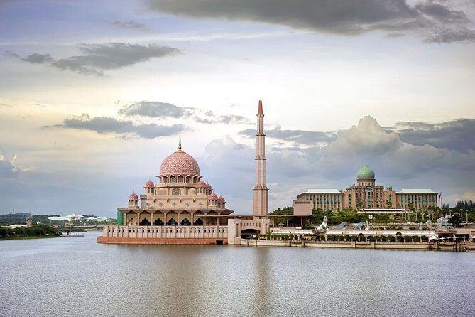 Putrajaya Tour - Exploring Putrajaya: An Architectural and Cultural Treasure