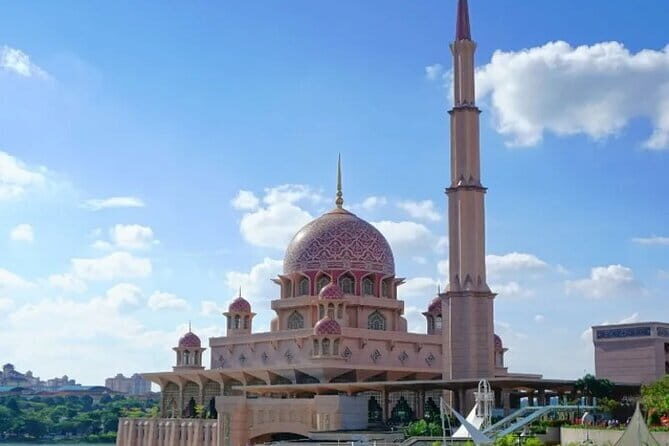 Putrajaya Tour From Kuala Lumpur Includes Batu Caves - Who Should Join This Tour?