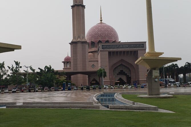 Putrajaya Tour From Kuala Lumpur Includes Batu Caves - FAQs