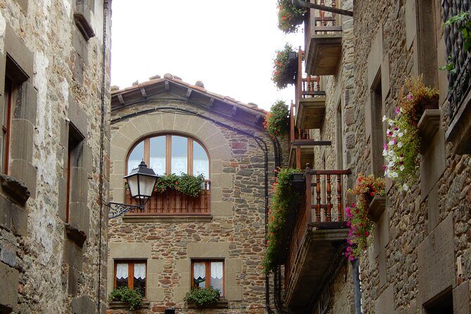 Pyrenees Medieval Village Hike from Barcelona - FAQ