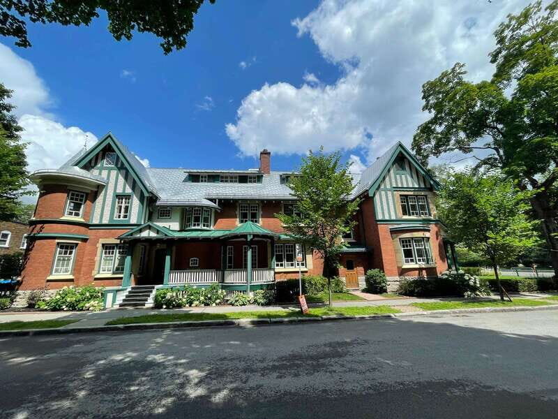 Quebec City: Montcalm & St-Jean Baptiste Walking Tour (2,5h) - Key Points