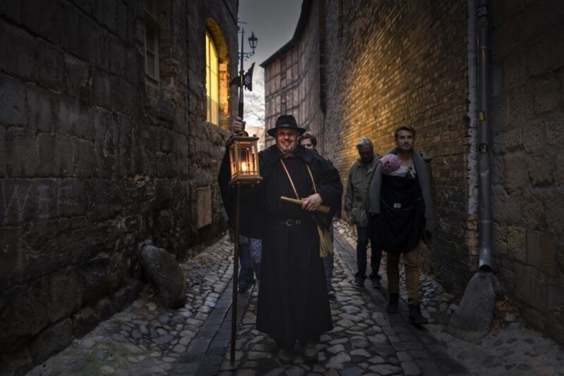Quedlinburg: Historical Old Town Evening Walking Tour - Exploring the Tour in Detail
