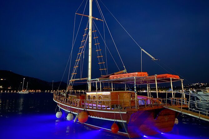 Queen Bee Sunset Cruise with Swim Stops and Dinner - FAQ