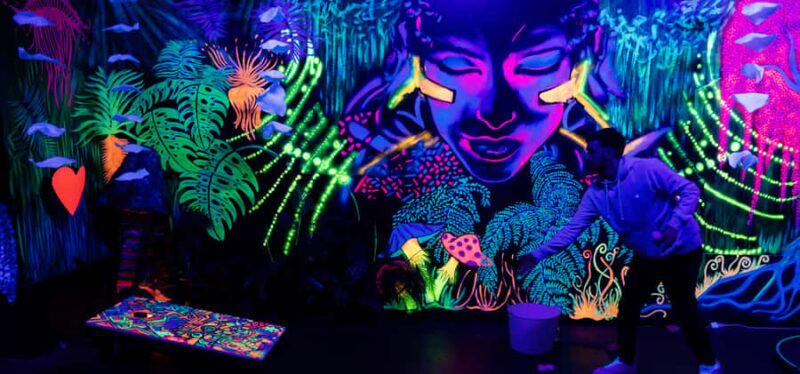 Queenstown: Indoor Putt 'n' Glow Mini Golf - Key Points