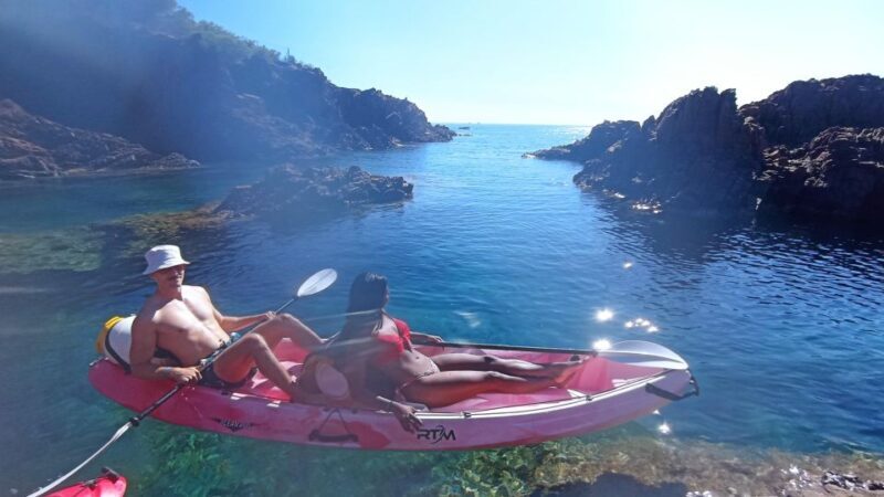 Rando Kayak Agay Guided Visit - Exploring the Rando Kayak Agay Guided Visit: A Close-Up of the Esterel Coastline