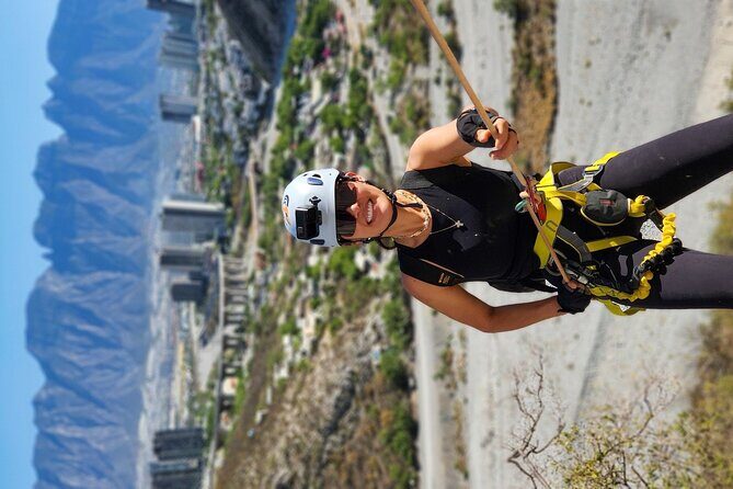 Rappels in Pico Licos with certified guides - The Guides and Safety