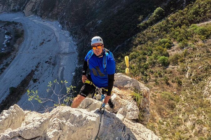 Rappels in Pico Licos with certified guides - The Photos and Memory-Making