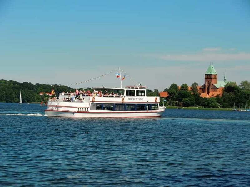 Ratzeburg Lake: 2-hour historical boat tour with entertainment - Key Points