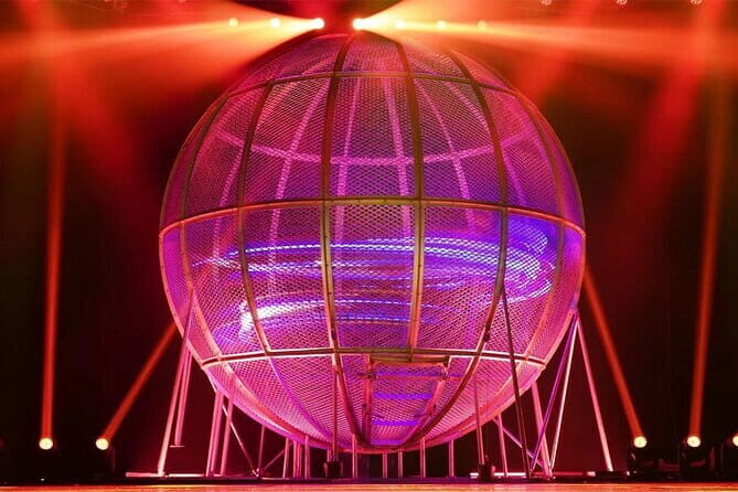 Red Theater Beijing Acrobatic Show Tickets Discount - The Role of Guides and Subtitles