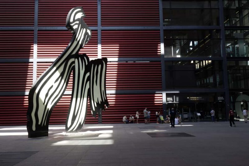 Reina Sofia Museum + Retiro Park with Spanish Aperitivo - Gentle Stroll through Paseo del Prado