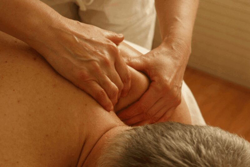 Relaxing massage with volcanic stones - The Experience of the Massage