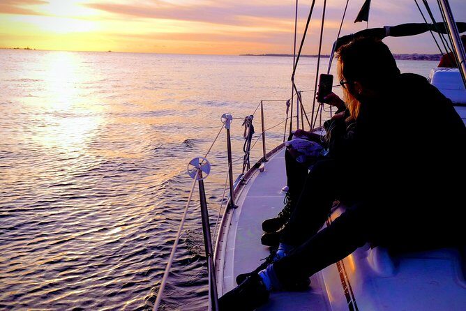 Relaxing Sailboat Cruise along the Tagus - A Detailed Overview of the Experience