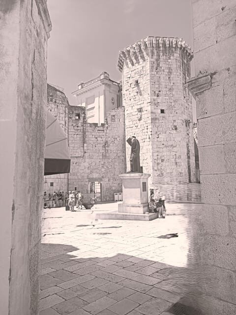 Relaxing walking tour Split - A Walk Through Split’s Heart: What to Expect