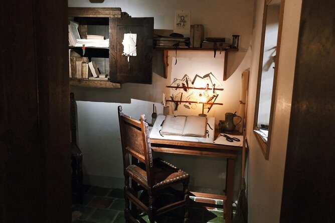 Rembrandt House (w/ Entry) & Neighborhood- Exclusive Guided Tour - Exploring Amsterdam with a Focus on Rembrandt