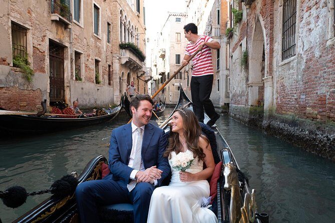 Renew your wedding vows on a romantic gondola - FAQ