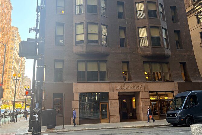 Resilience and Revolution: Audio Tour of Chicagos Black History - An In-Depth Look at the Tour