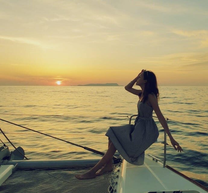 Rethymno: Sunset Catamaran Cruise with Wine and Snacks - Key Points