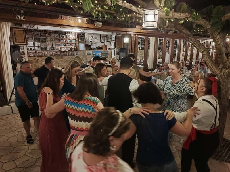 Rethymnon: Cretan Night with Dinner and Live Music - The Experience in Detail