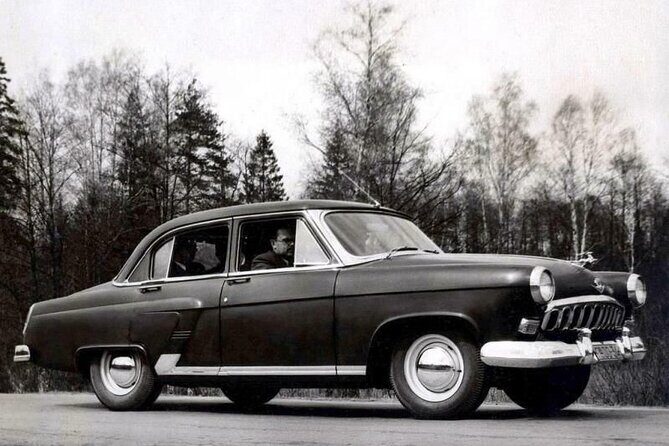 Retro KGB Tour: A Volga 21 Adventure in Yerevan's Soviet Past with photography - Itinerary Highlights