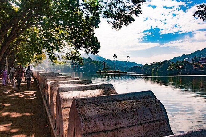 Return Airport Transfers & Kandy Day Tour From Colombo - Key Points