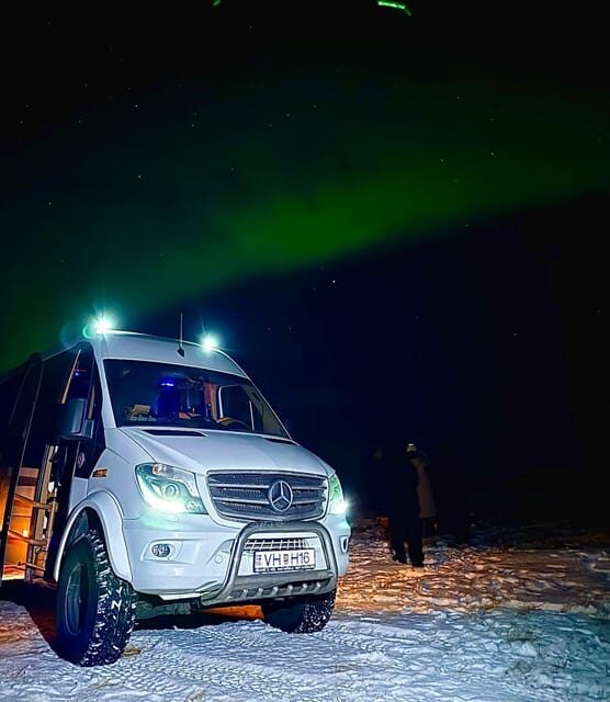 Reykjavík: 4x4 Minibus Northern Lights with Photo and Cocoa - Why This Tour Stands Out